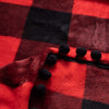 HomeBelongs Couvre-lit en flanelle à carreaux avec pompons et franges pour canapé Couverture de lit en peluche Buffalo Plaid Vichy Velours Couverture légère en flanelle polaire toutes saisons, 127 x 152,4 cm (rouge et noir)